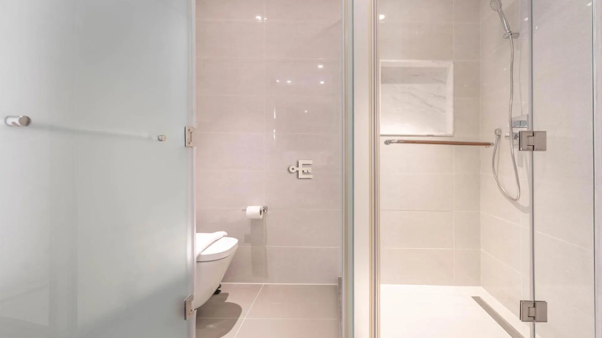 Downtown Elegance 2Br Near Dubai Fountain Apartment