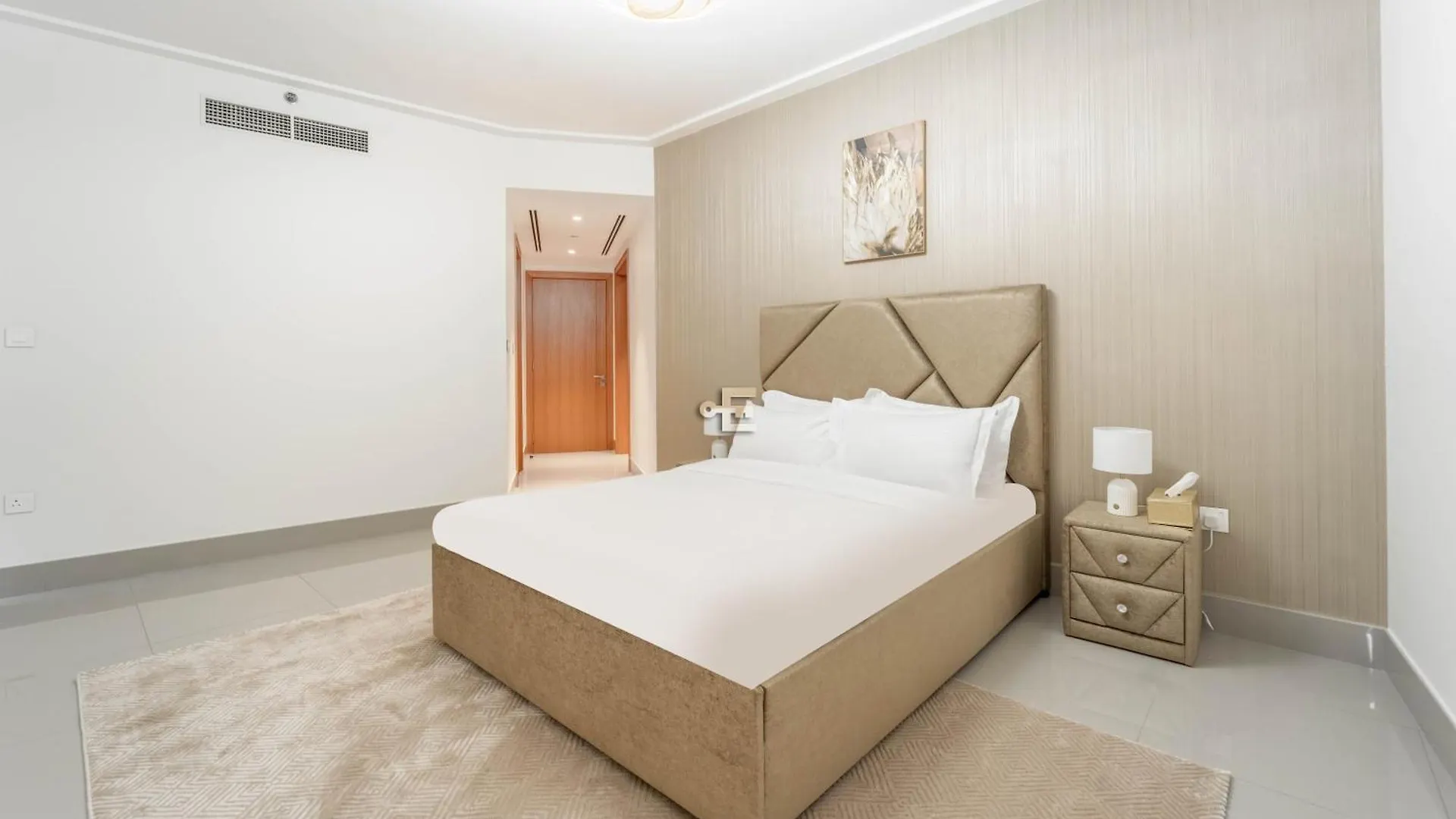 Downtown Elegance 2Br Near Dubai Fountain 아파트