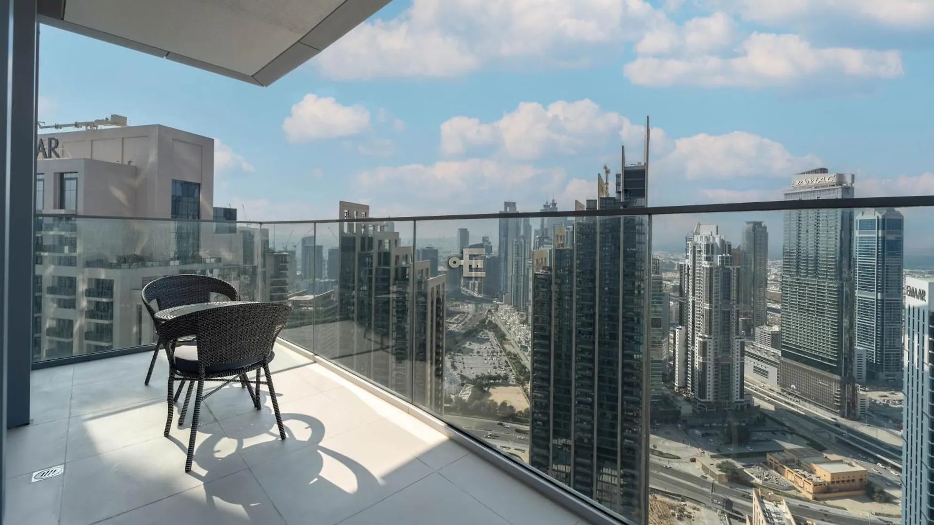 Downtown Elegance 2Br Near Dubai Fountain 아파트 아랍에미리트