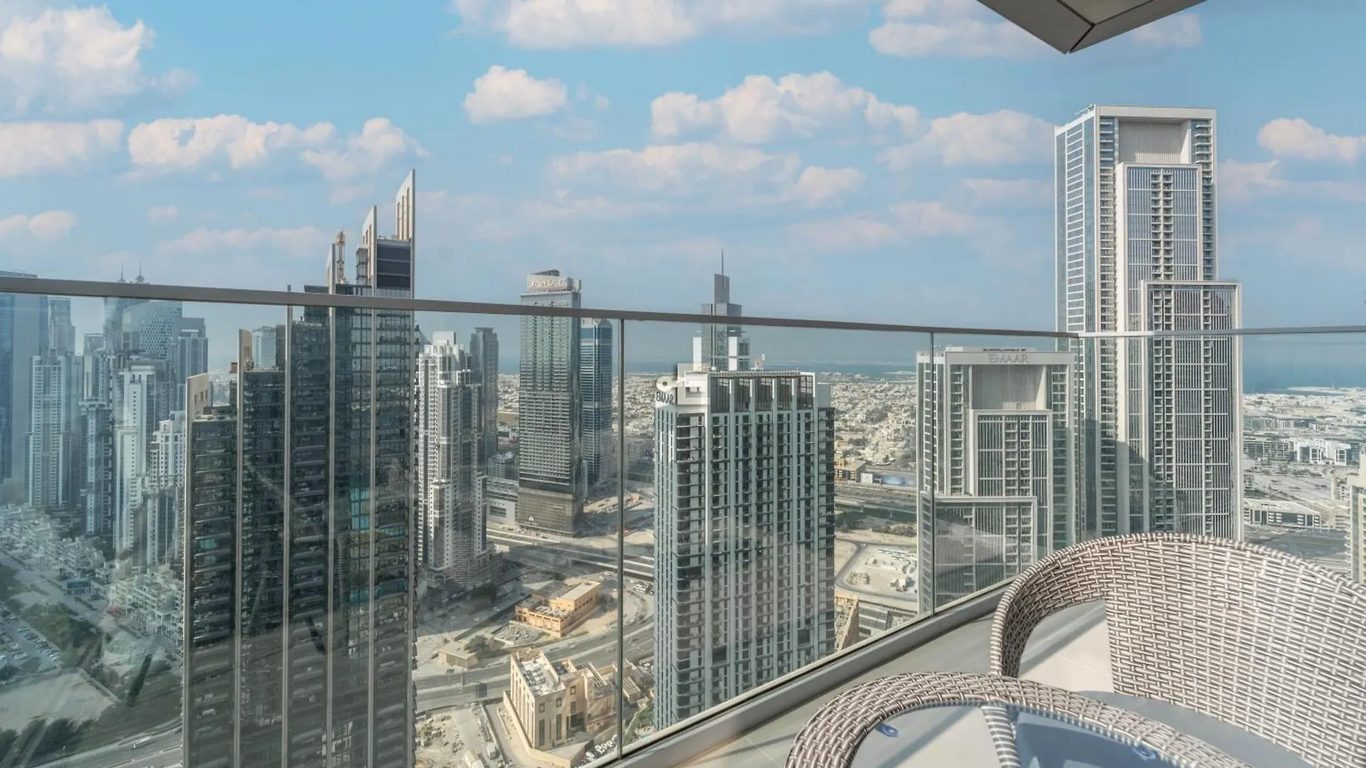Downtown Elegance 2Br Near Dubai Fountain 아파트 아랍에미리트