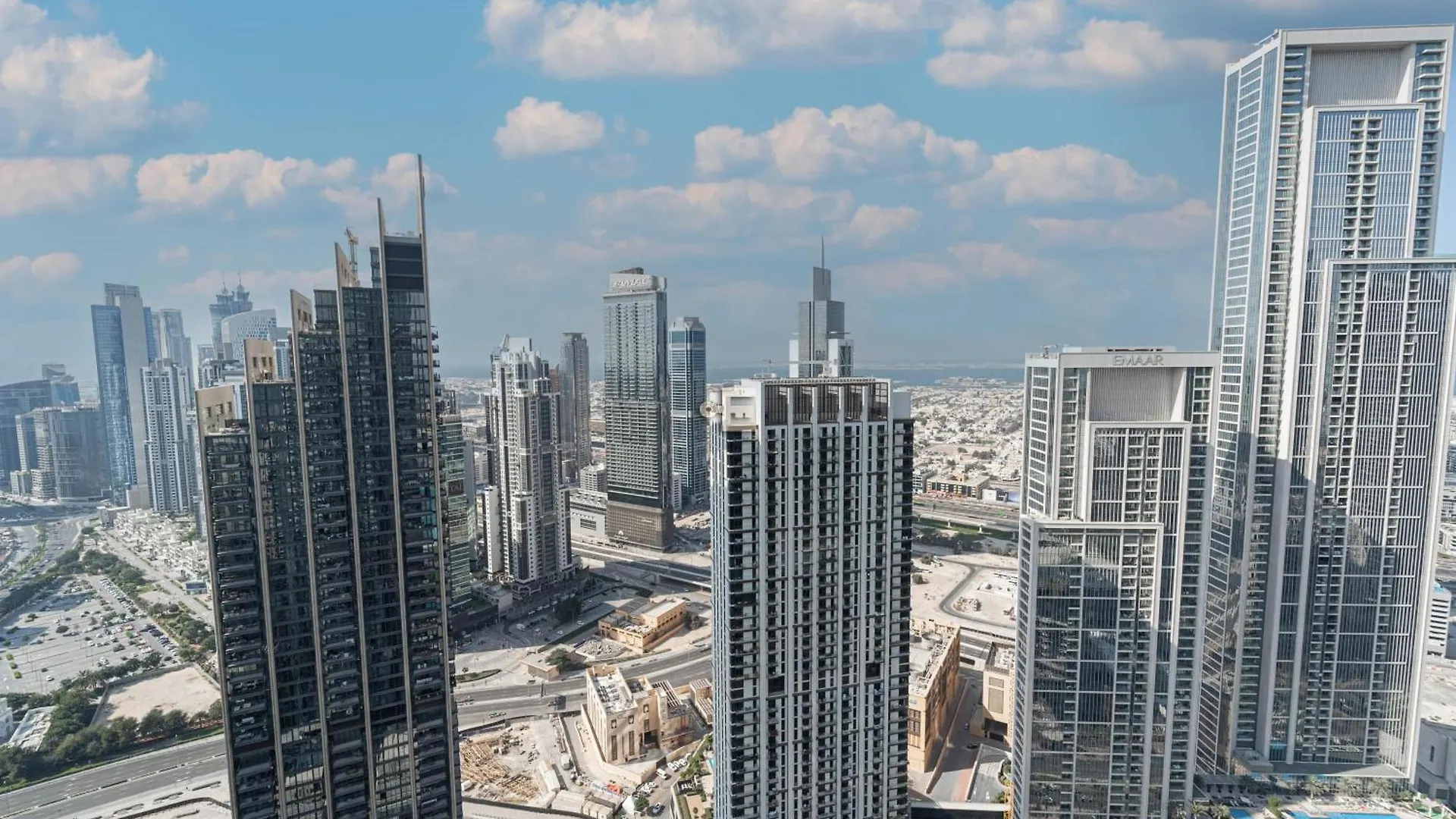 Downtown Elegance 2Br Near Dubai Fountain 아파트