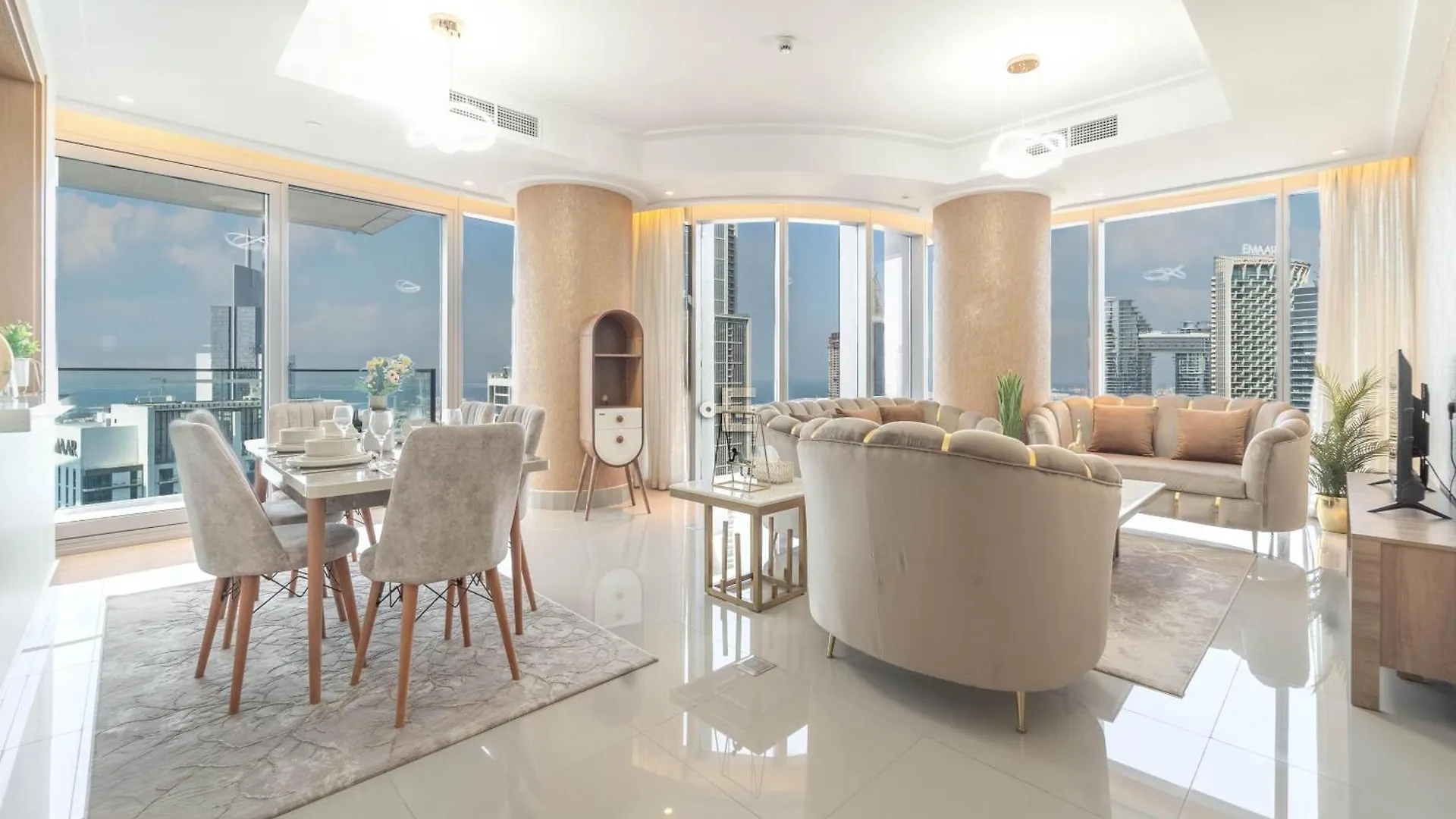 Downtown Elegance 2Br Near Dubai Fountain 아파트