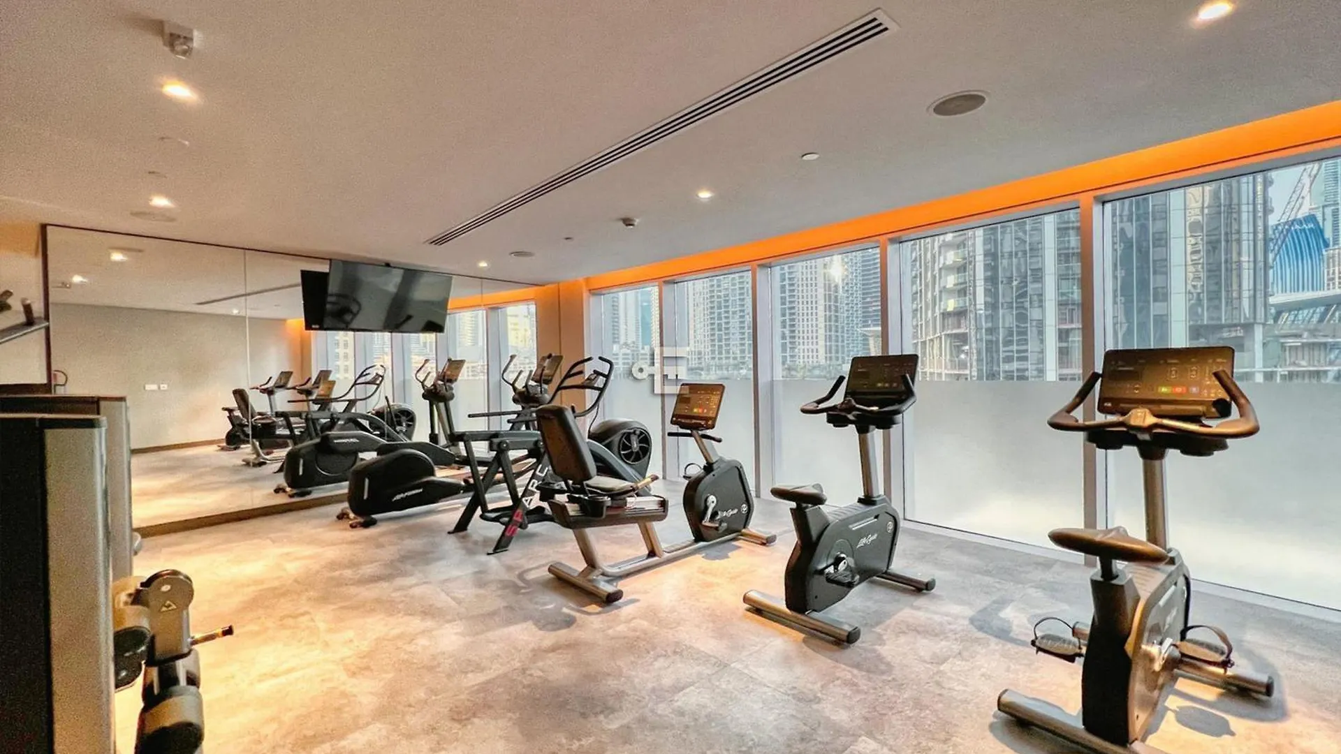 Downtown Elegance 2Br Near Dubai Fountain Apartment