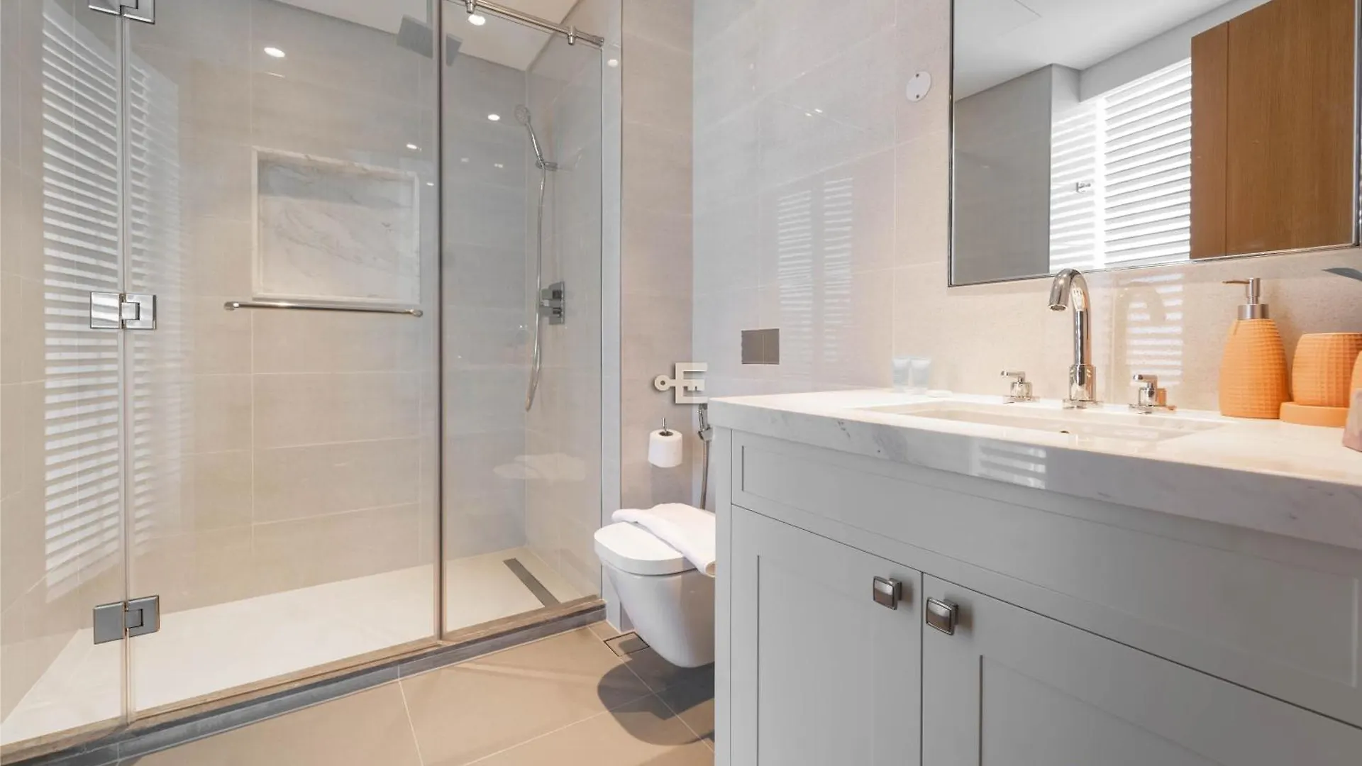 Downtown Elegance 2Br Near Dubai Fountain Apartment